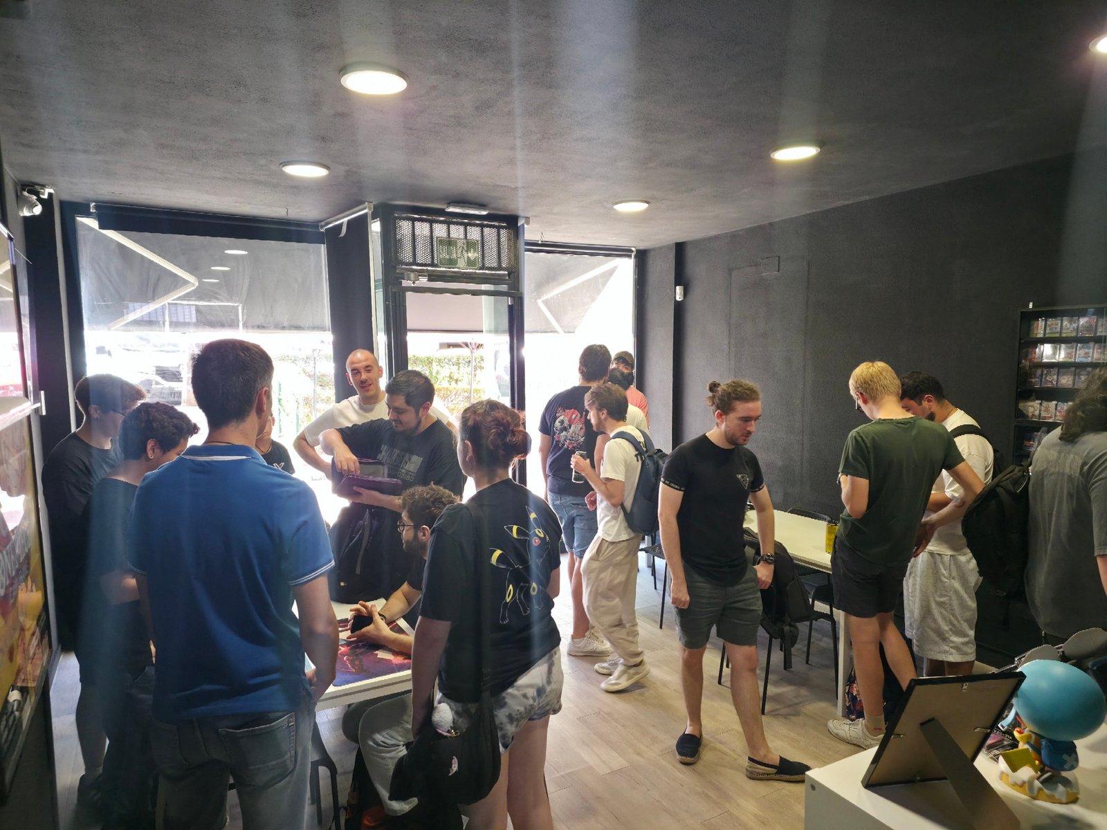 Interior de la tienda ZIAL TCG